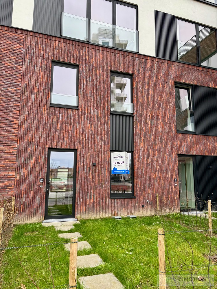 Nieuwe woning met 3 slaapkamers en parking in centrum Kortrijk