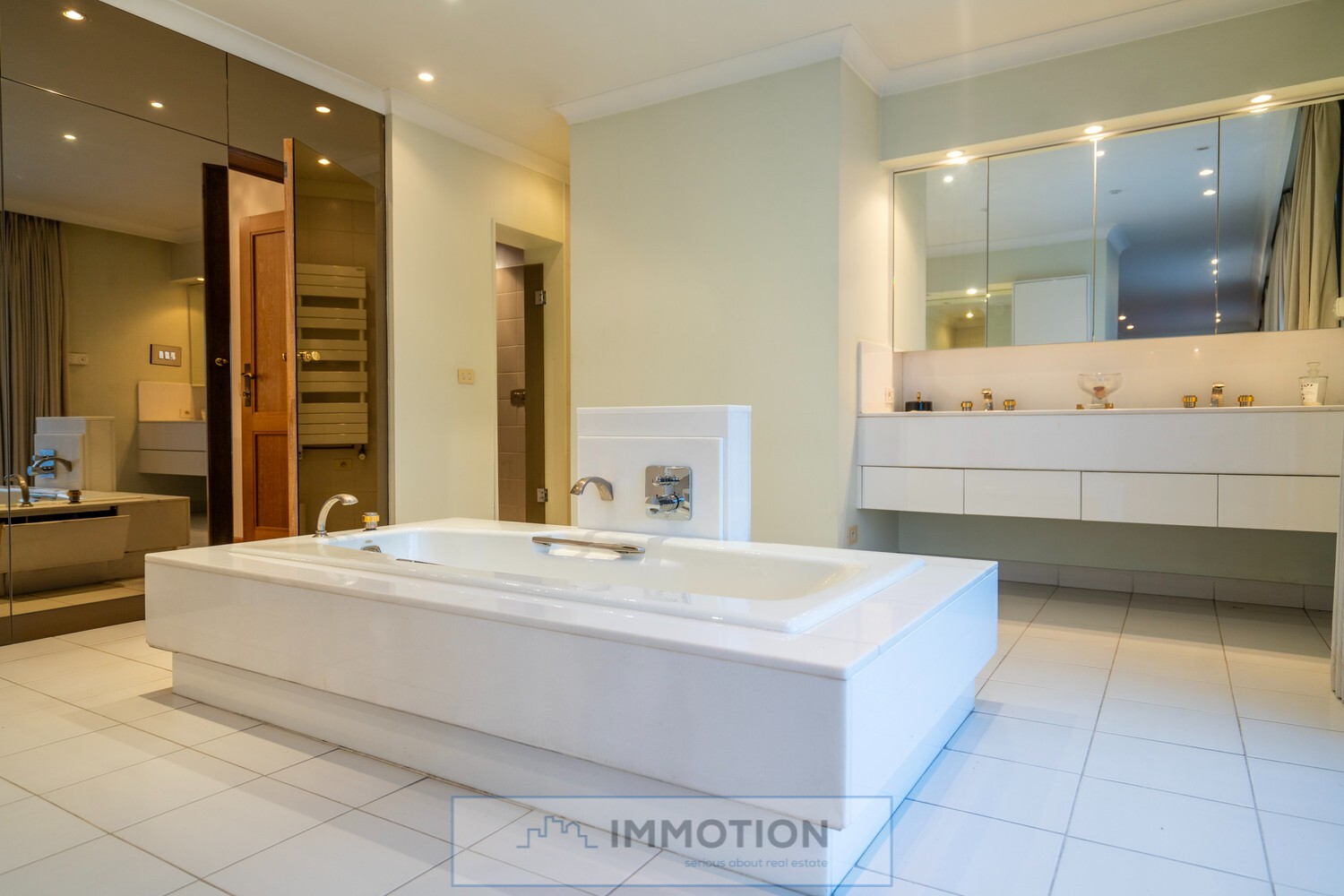 0b425ff2f10177ed2d275f2362e280ccb8a5cfed365fce3d8ff47f2f2d3df821