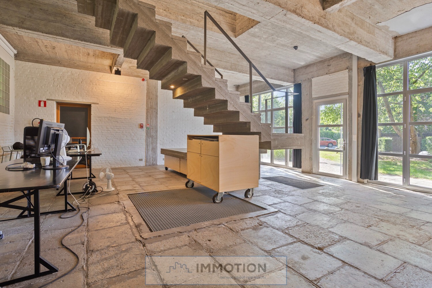 F4a869088d31256e41a301f294942773a9e70ce451f63650ff585ac54c46e809