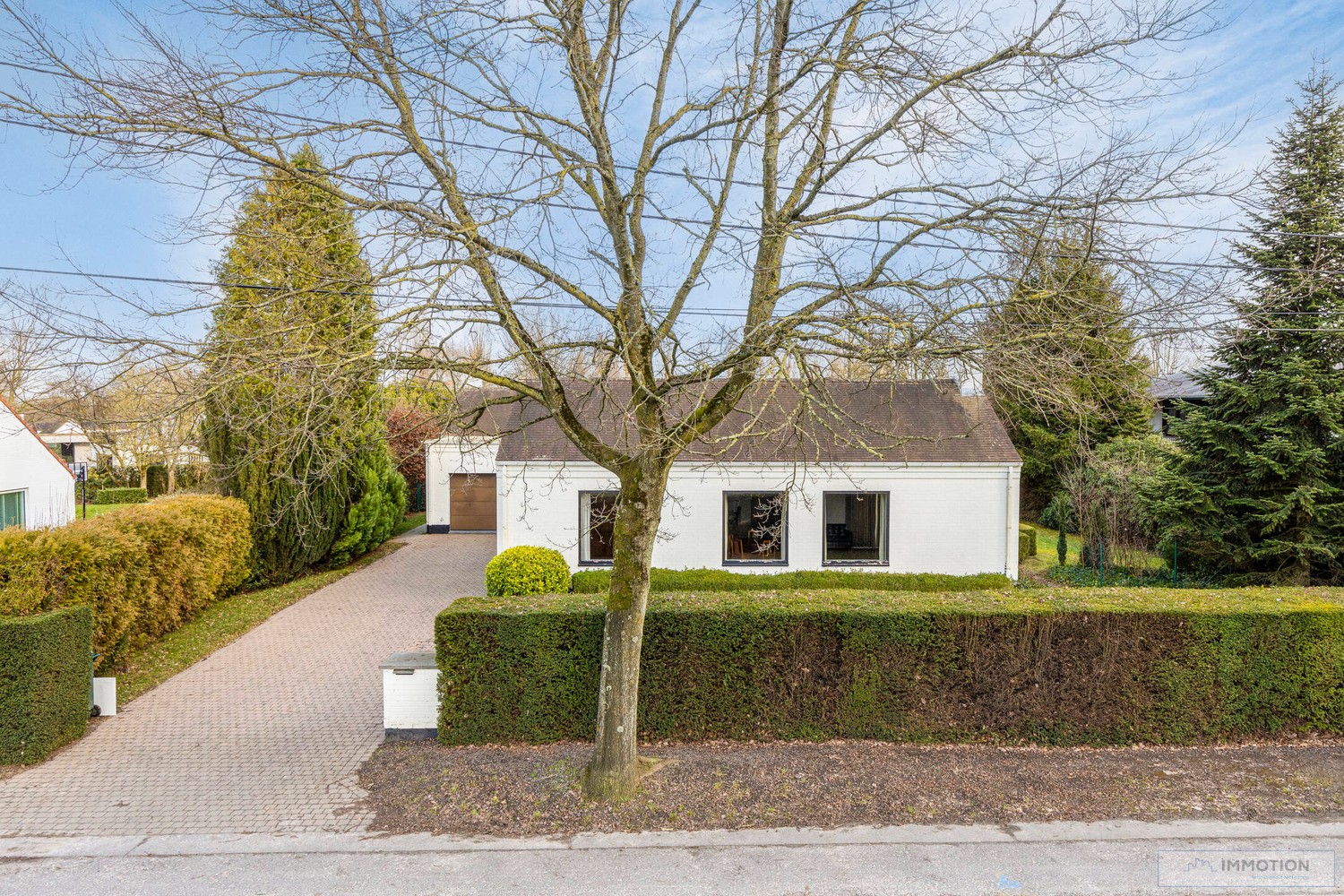 Gelijkvloerse villa aan stadsrand Kortrijk - te renoveren